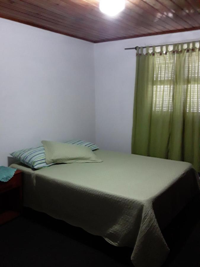 Quarto em Acomodações Particulares Bem Localizada. *