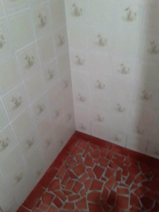 Bem Localizada. Quarto em Acomodações Particulares